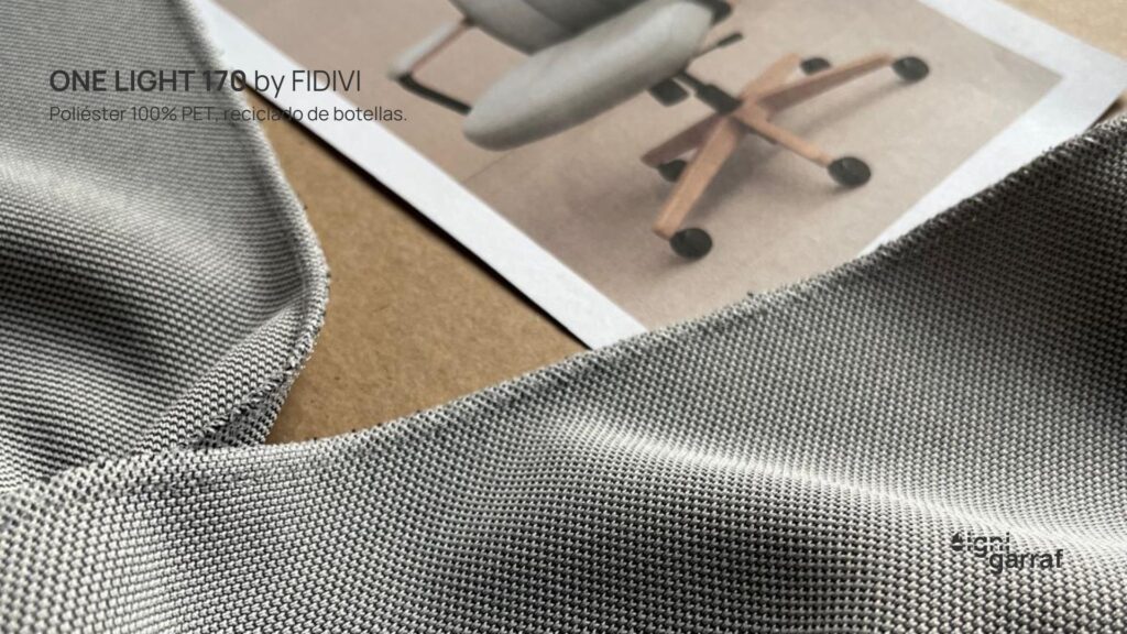 ONE: Tejido poliéster 100% PET, reciclado de botellas, ofrece 40 colores lisos y bicolor; y ONE LIGHT 170: con 22 colores.